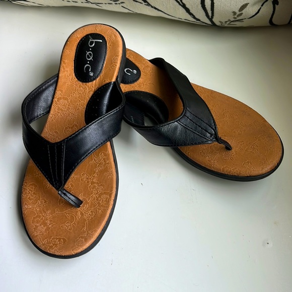 boc Shoes Nwt Boc Black Thong Zita Flip Flop Sandals With Padded